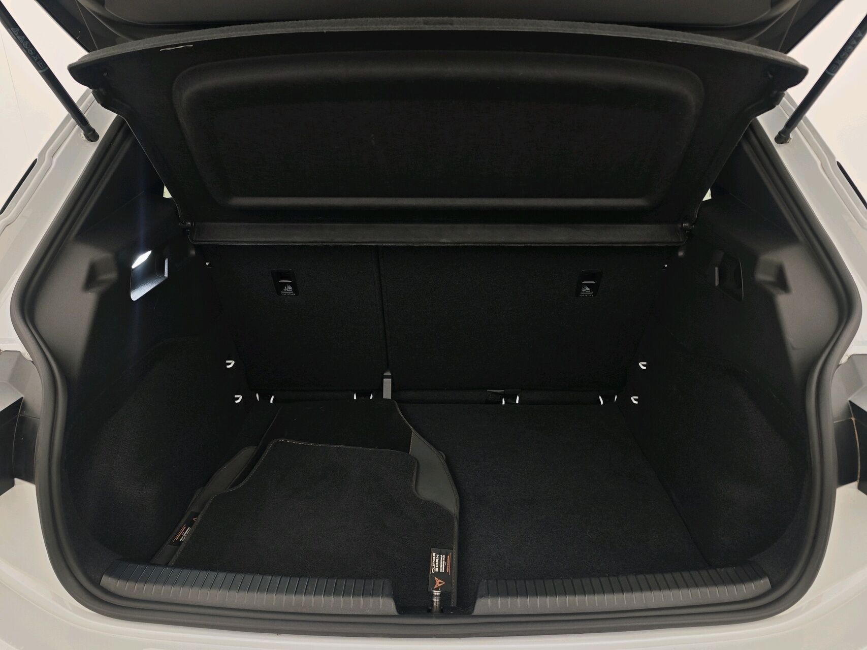 Hvid Cupra Born fra 2024