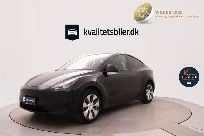 Sort Tesla Model Y fra 2024