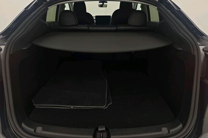 Sort Tesla Model Y fra 2024