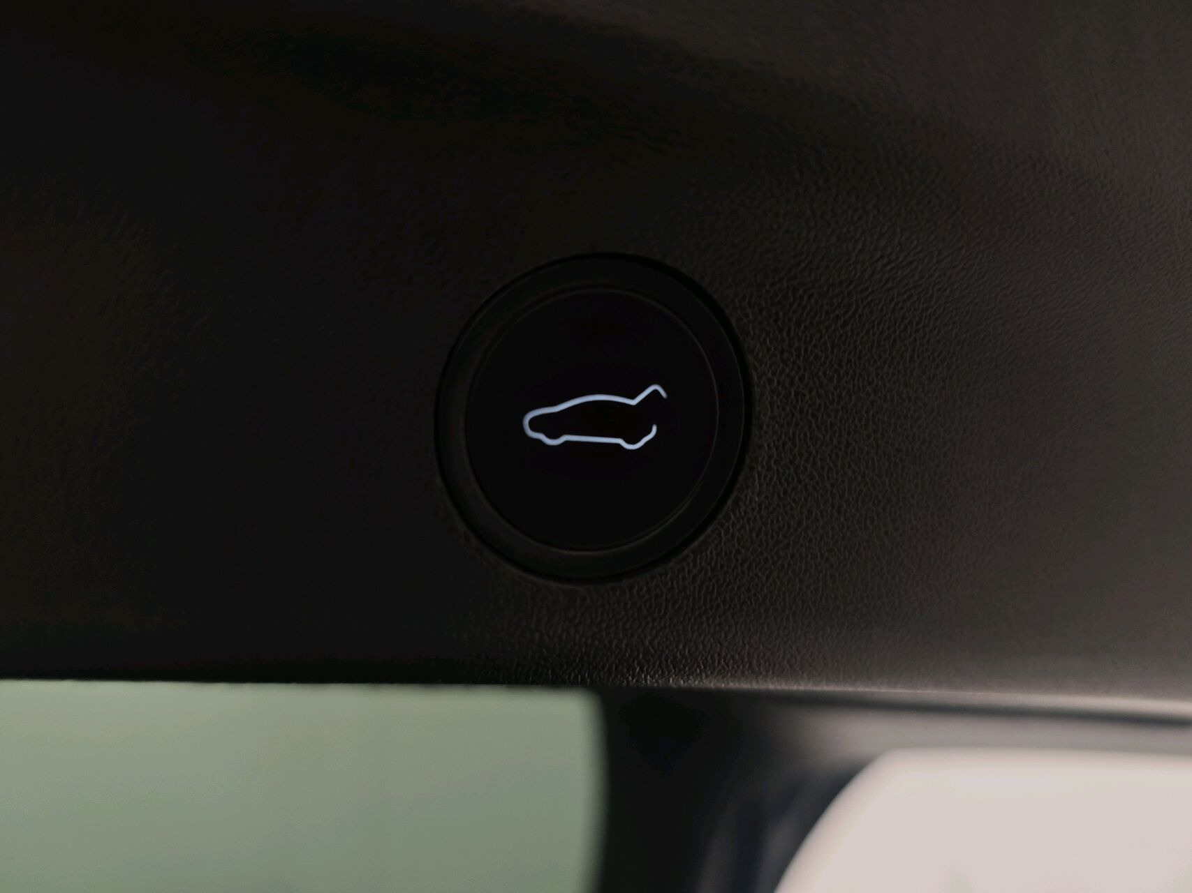 Sort Tesla Model Y fra 2024