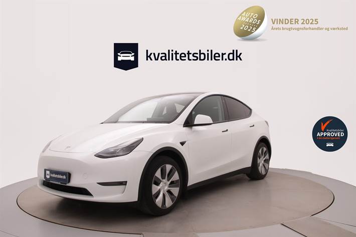 Hvid Tesla Model Y fra 2023