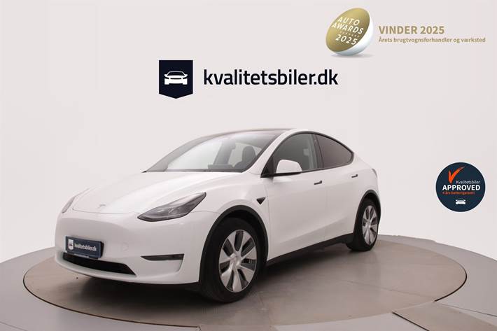Hvid Tesla Model Y fra 2023