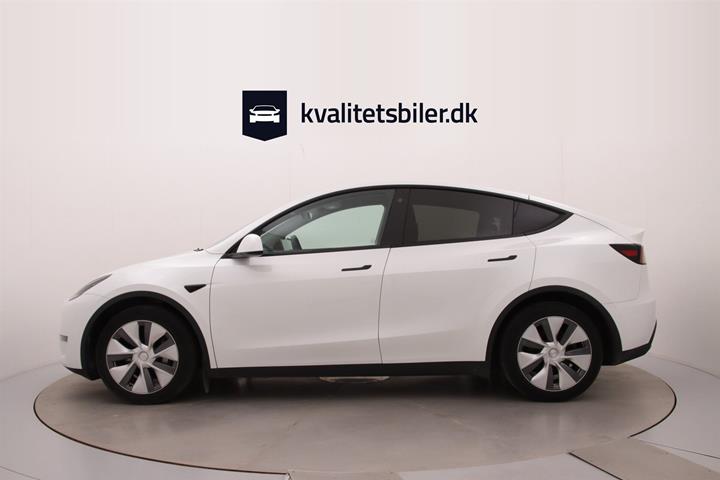 Hvid Tesla Model Y fra 2023