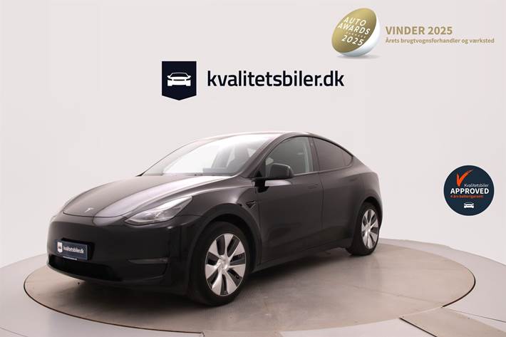 Sort Tesla Model Y fra 2023