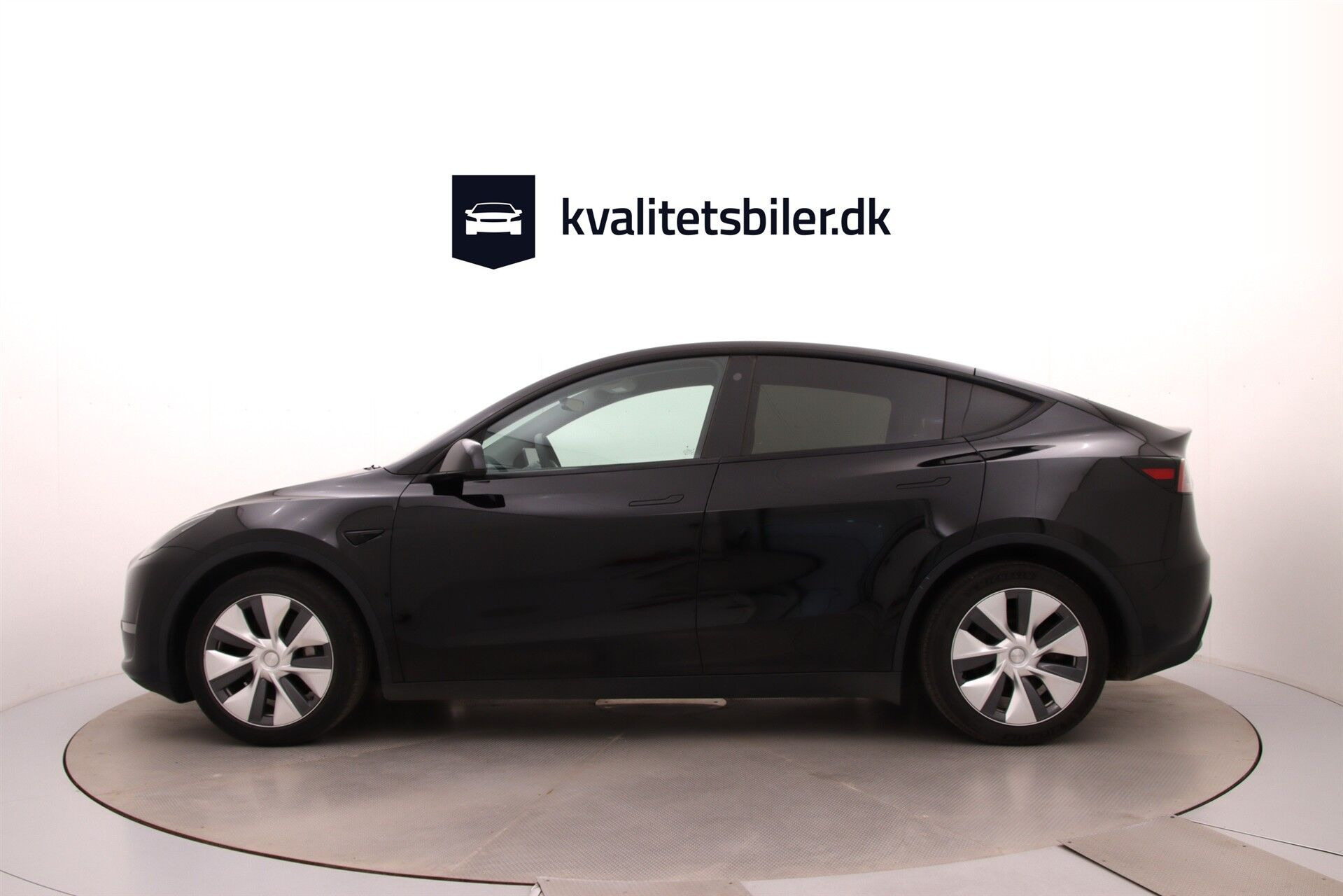 Sort Tesla Model Y fra 2023