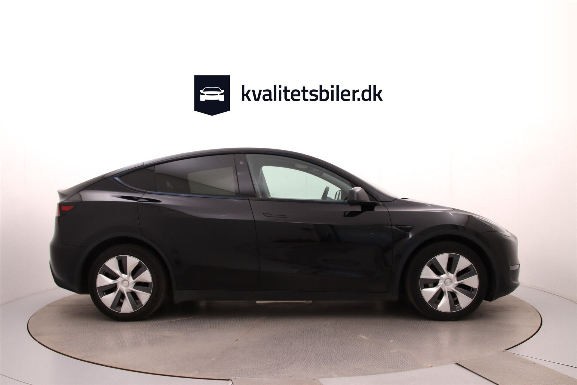 Sort Tesla Model Y fra 2023