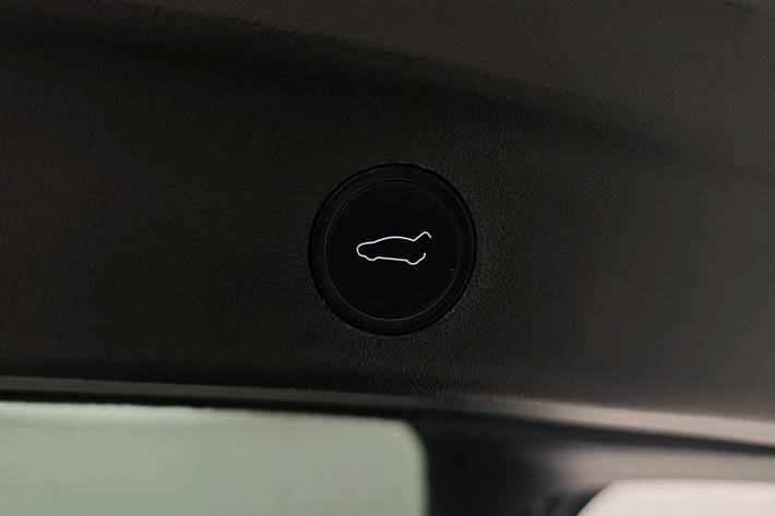 Sort Tesla Model Y fra 2023