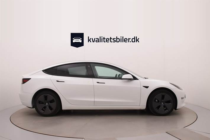 Hvid Tesla Model 3 fra 2023