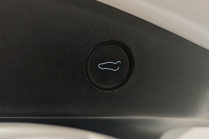 Hvid Tesla Model 3 fra 2023