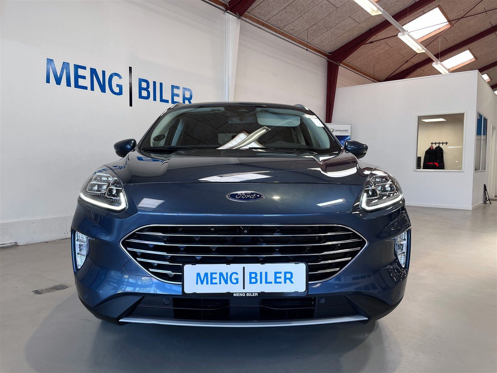 Blå Ford Kuga fra 2021