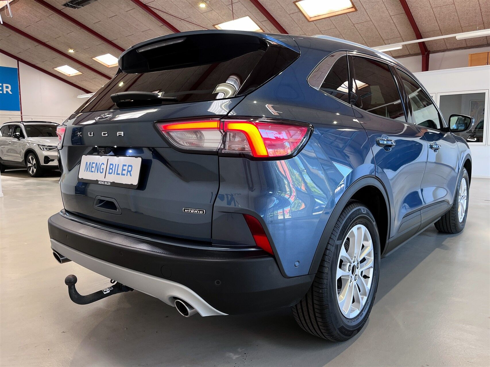 Blå Ford Kuga fra 2021