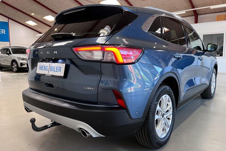 Blå Ford Kuga fra 2021