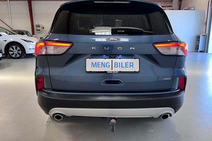Blå Ford Kuga fra 2021