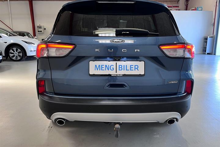 Blå Ford Kuga fra 2021