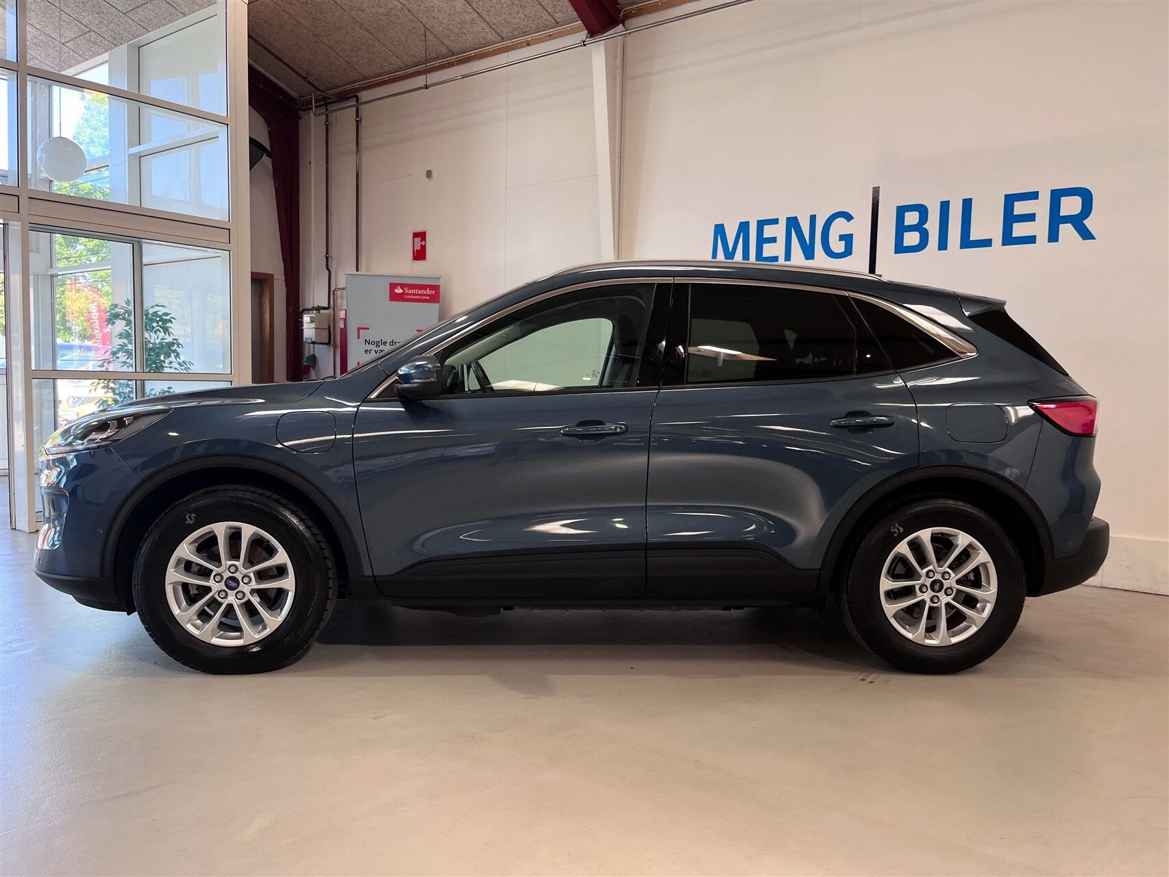 Blå Ford Kuga fra 2021