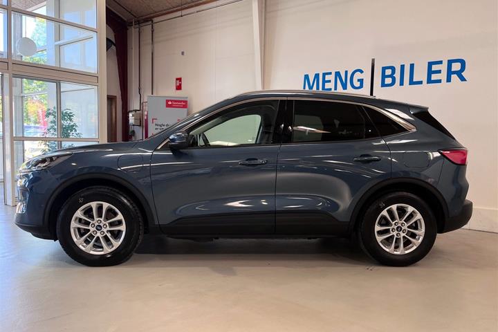 Blå Ford Kuga fra 2021