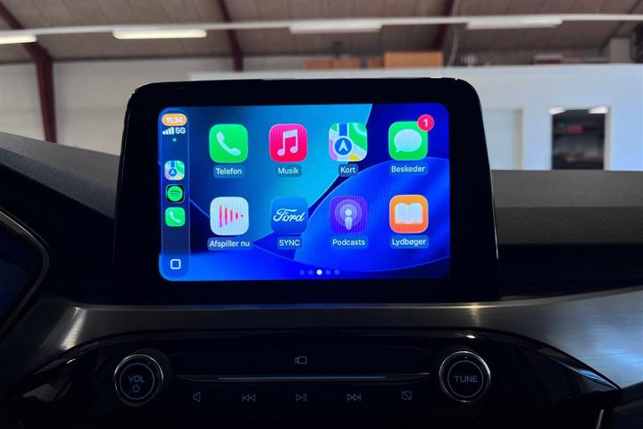 Blå Ford Kuga fra 2021