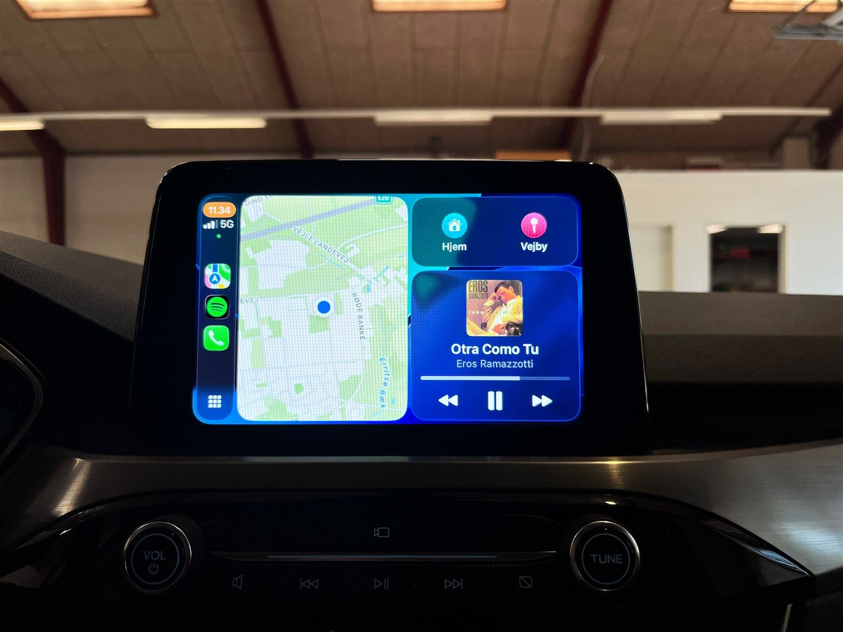 Blå Ford Kuga fra 2021