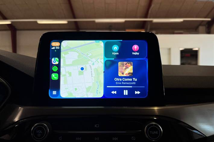Blå Ford Kuga fra 2021