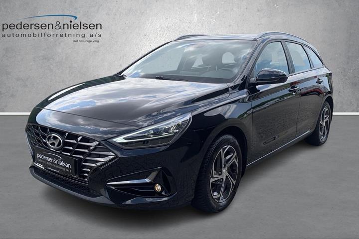 Sort Hyundai i30 fra 2022 set udefra