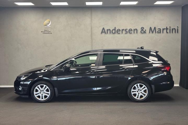 Sort Opel Astra fra 2016