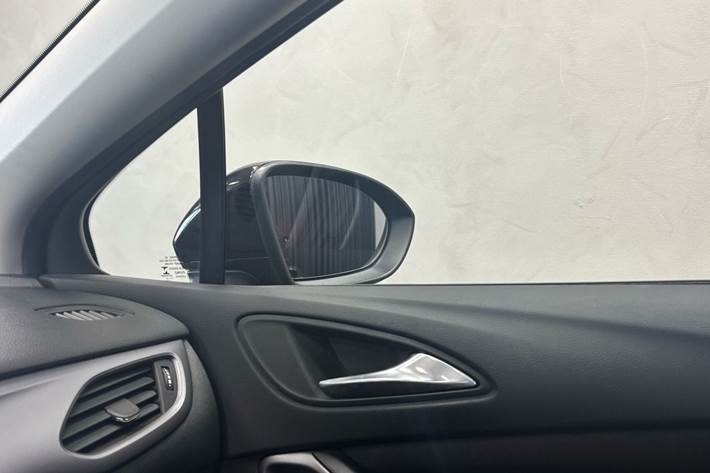 Sort Opel Astra fra 2016