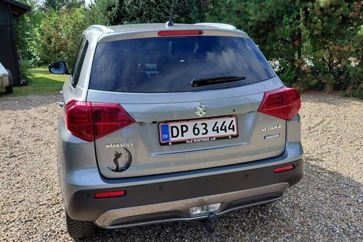 Grå Suzuki Vitara fra 2021