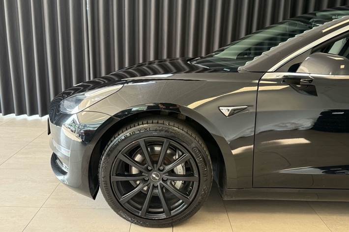 Sort Tesla Model 3 fra 2019