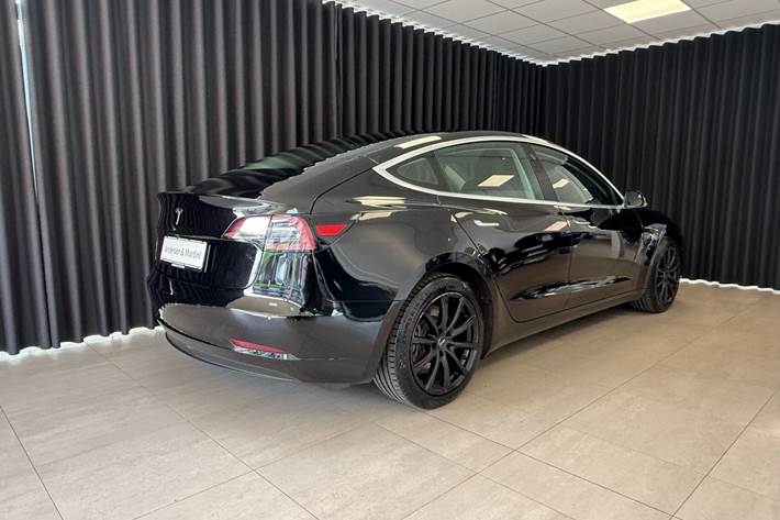 Sort Tesla Model 3 fra 2019