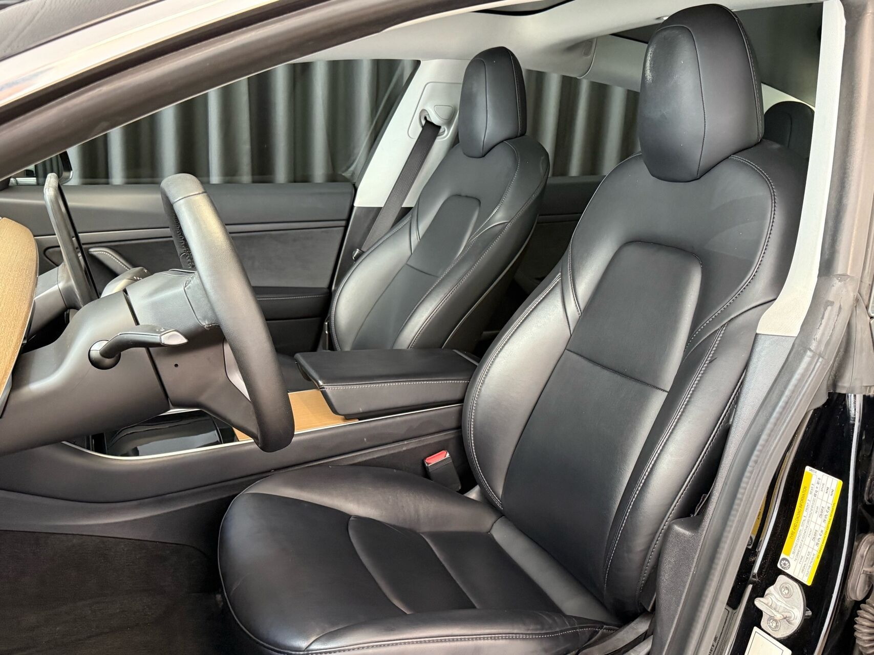 Sort Tesla Model 3 fra 2019