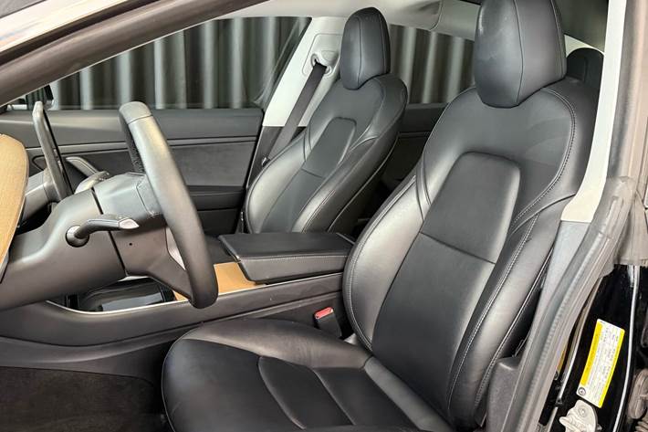 Sort Tesla Model 3 fra 2019