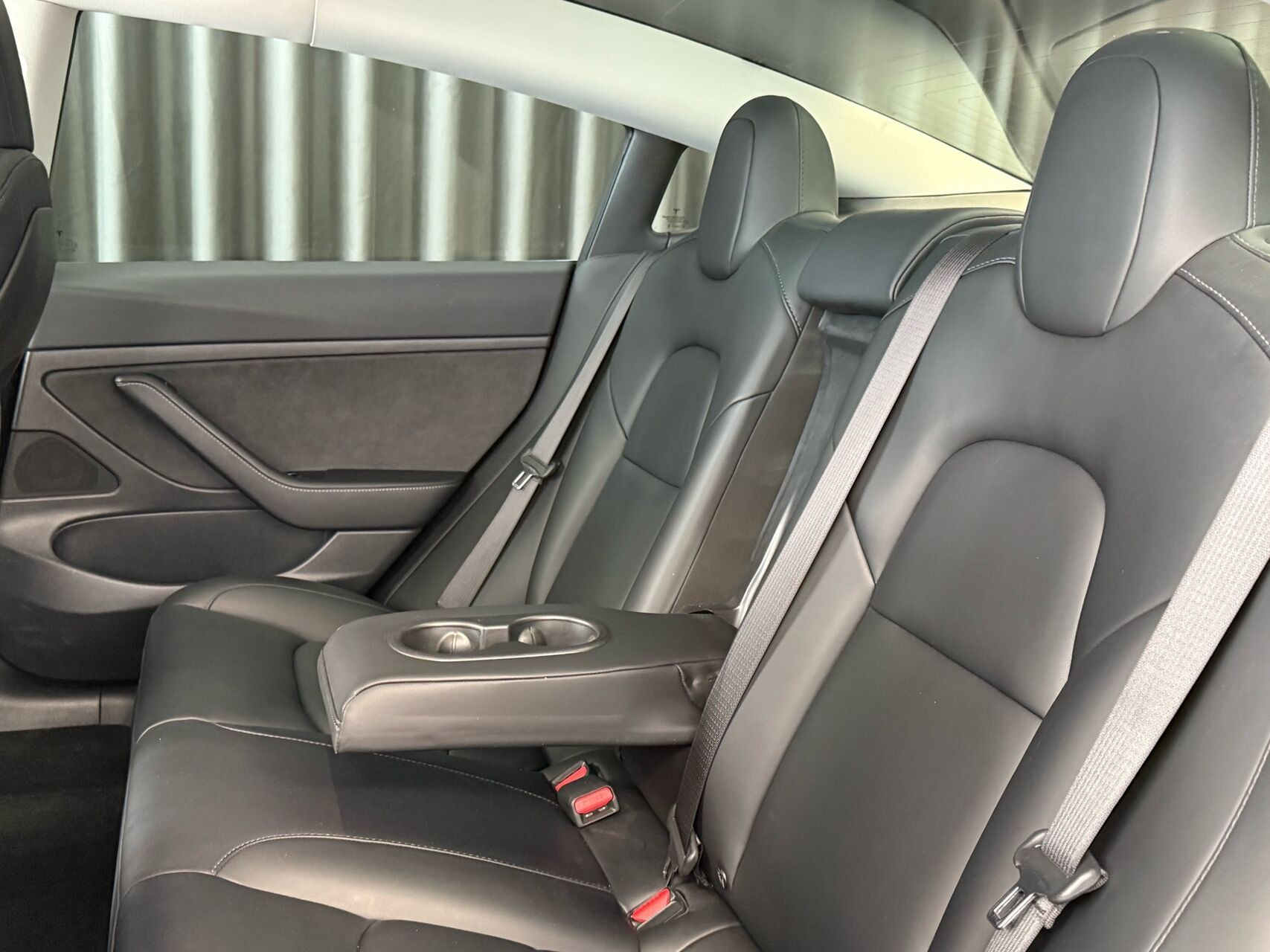 Sort Tesla Model 3 fra 2019