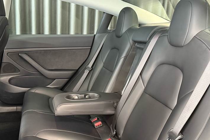 Sort Tesla Model 3 fra 2019