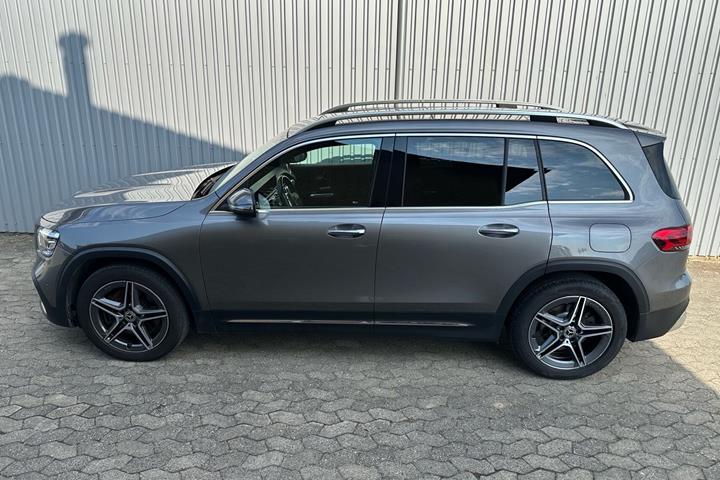 Grå Mercedes GLB220 d fra 2022