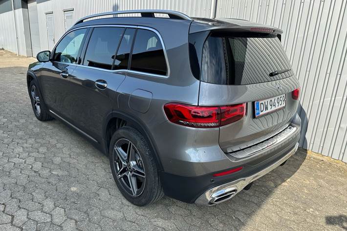 Grå Mercedes GLB220 d fra 2022