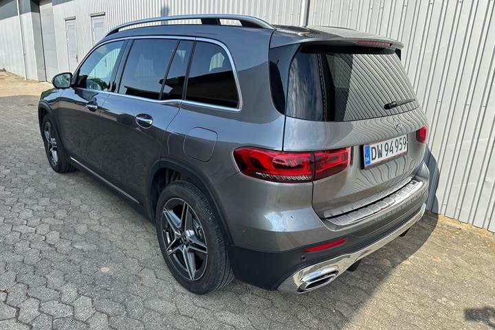 Grå Mercedes GLB220 d fra 2022