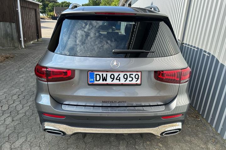 Grå Mercedes GLB220 d fra 2022
