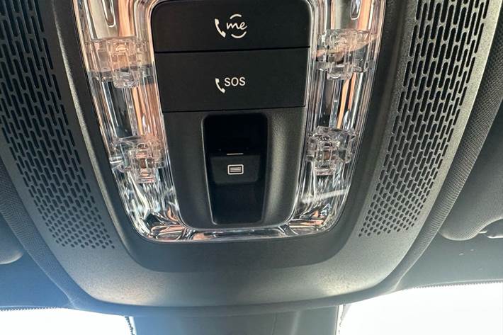 Grå Mercedes GLB220 d fra 2022