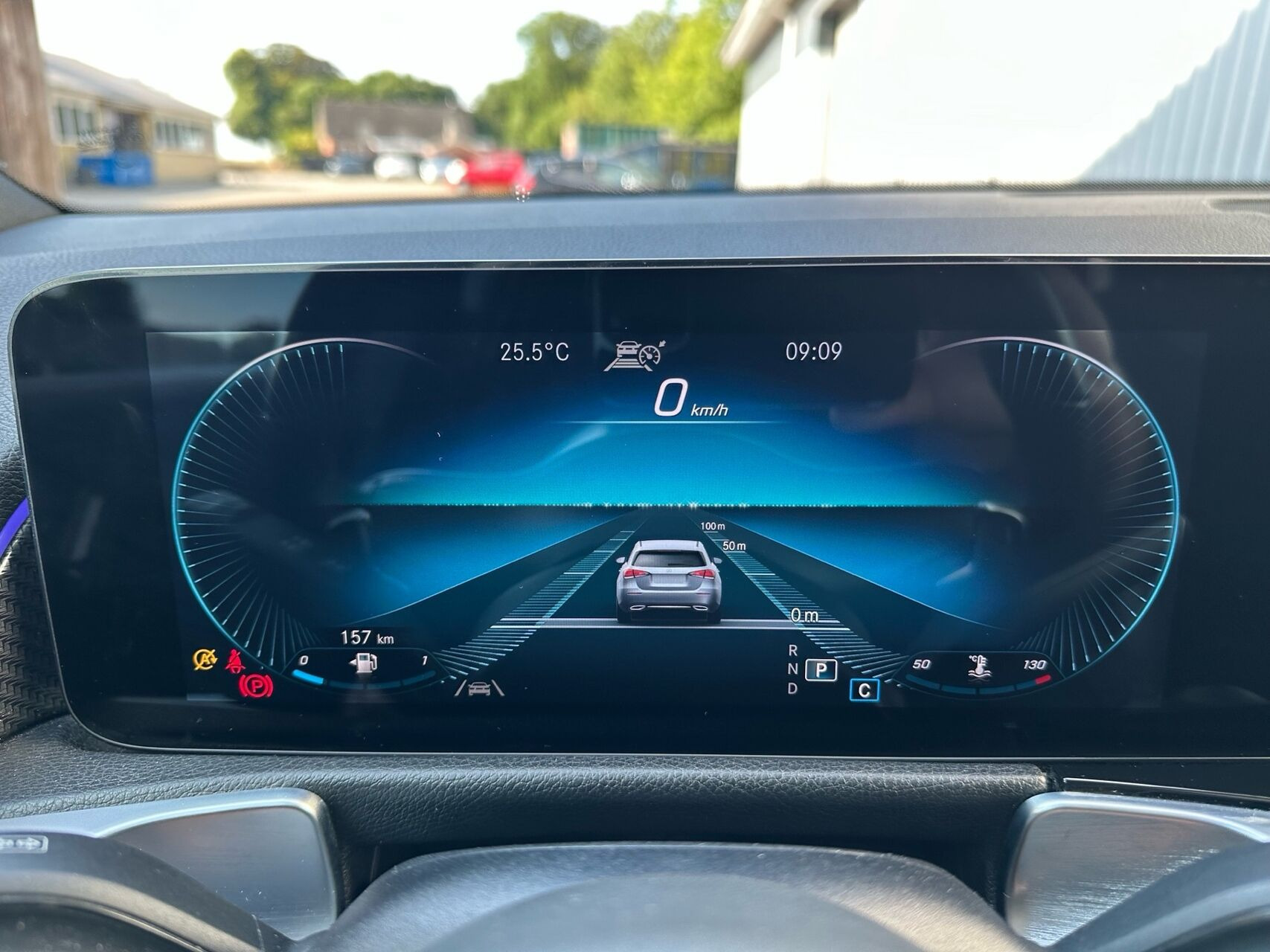 Grå Mercedes GLB220 d fra 2022