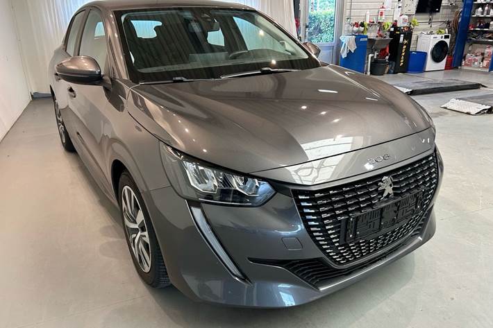 Grå Peugeot 208 fra 2020