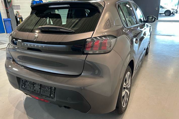 Grå Peugeot 208 fra 2020