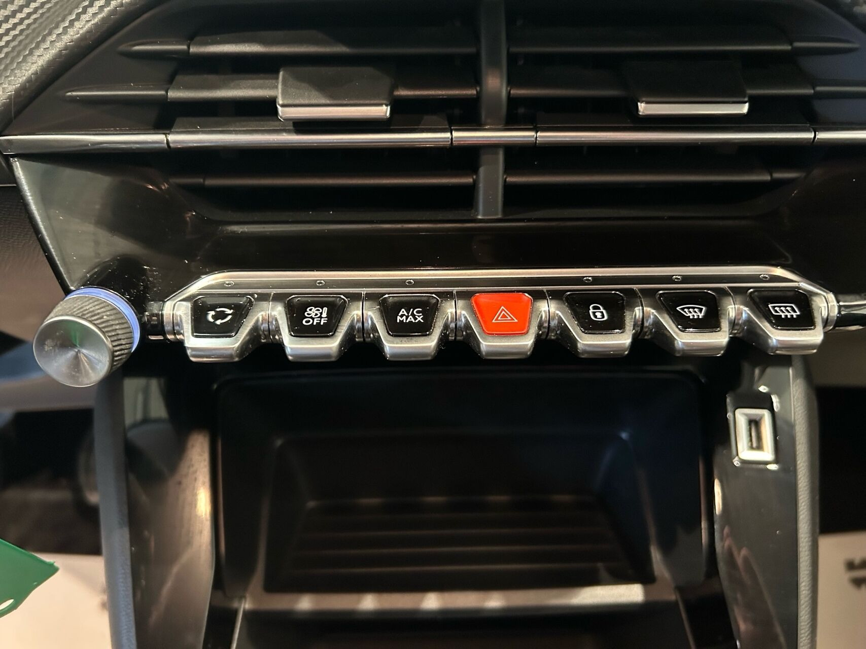 Grå Peugeot 208 fra 2020