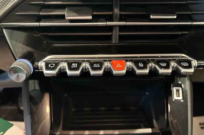 Grå Peugeot 208 fra 2020