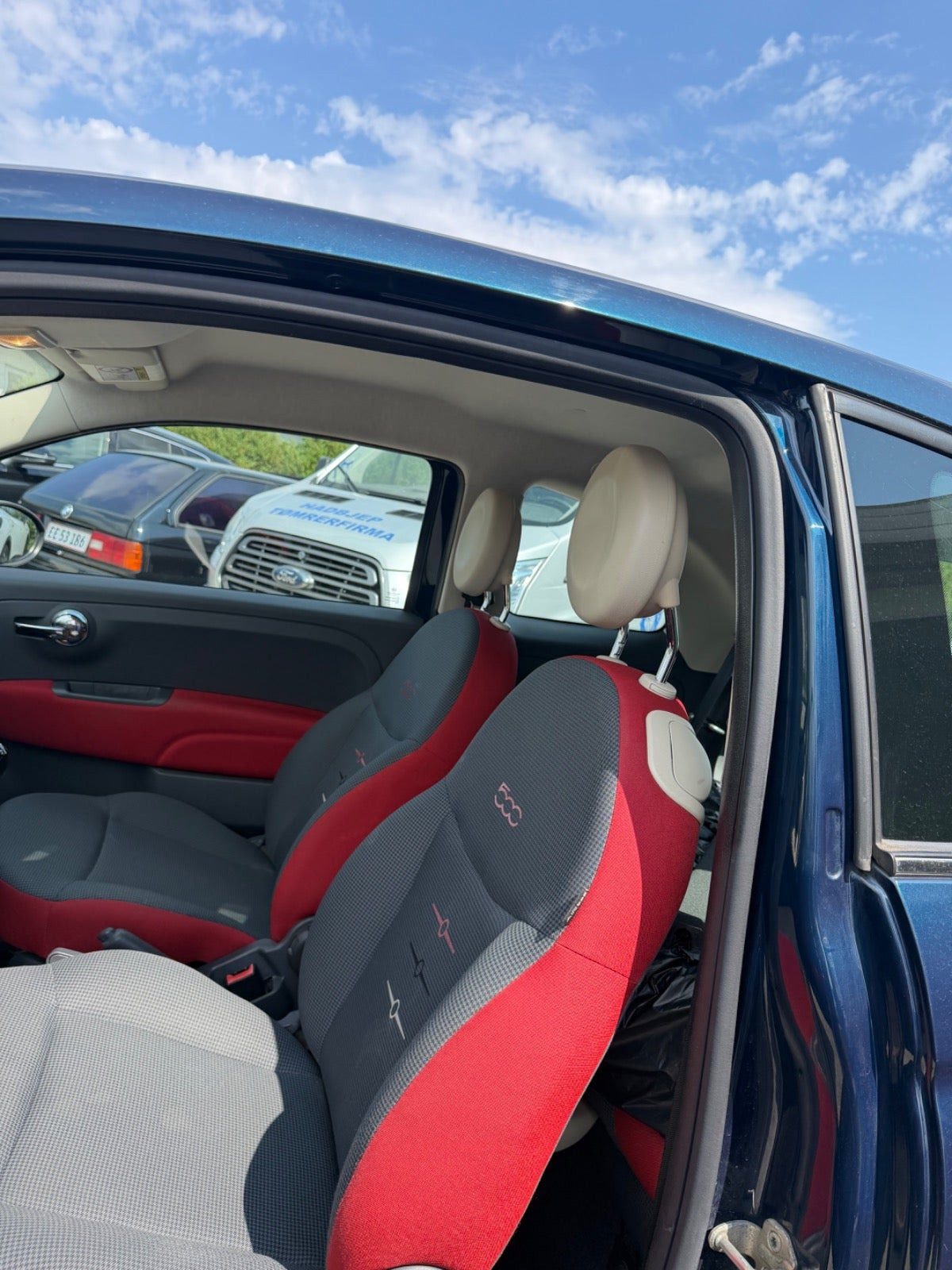 Blå Fiat 500 fra 2008