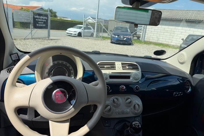 Blå Fiat 500 fra 2008