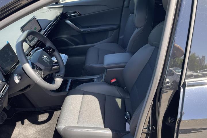 Beige MG MG4 fra 2024
