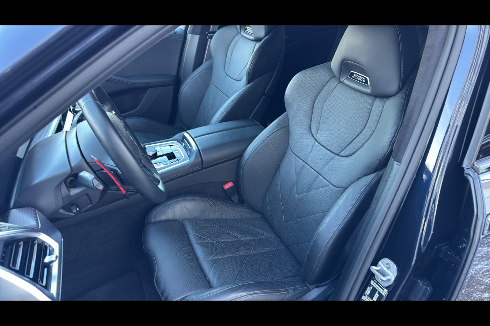 Blå BMW XM fra 2024