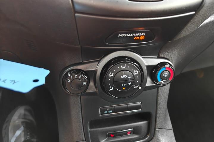 Gul Ford Fiesta fra 2014