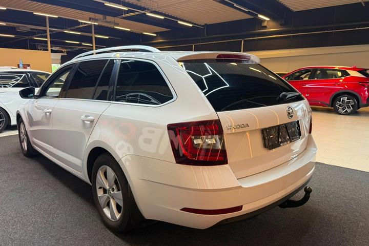 Hvid Skoda Octavia fra 2019