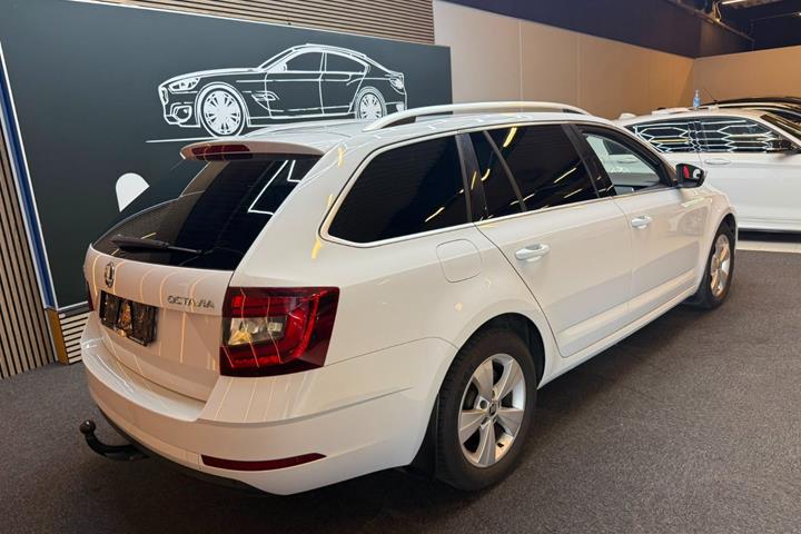 Hvid Skoda Octavia fra 2019